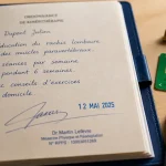 Ordonnance kine sur papier, signature et date pour validité et remboursement